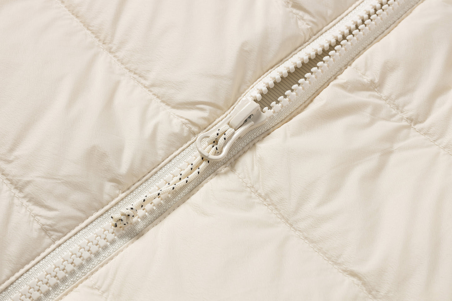 電熱羽絨馬甲（米白）